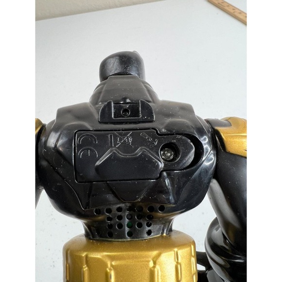 Mattel BHD03 Battery Powered DC Comics Wing Warrior Batman 10" Action Figure - Picture 4 of 6